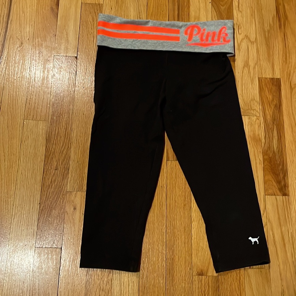 3/4 length black leggins with bright pink waist